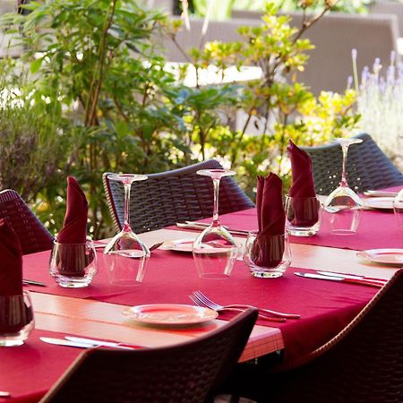 Logis Hotel-Restaurant Le Chene Vert Saint-Pourcain-sur-Sioule Exterior photo