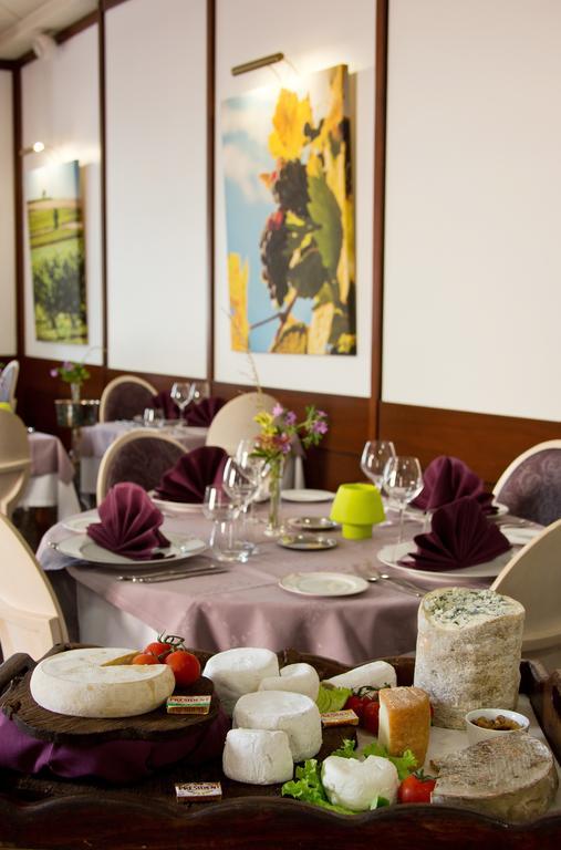 Logis Hotel-Restaurant Le Chene Vert Saint-Pourcain-sur-Sioule Exterior photo