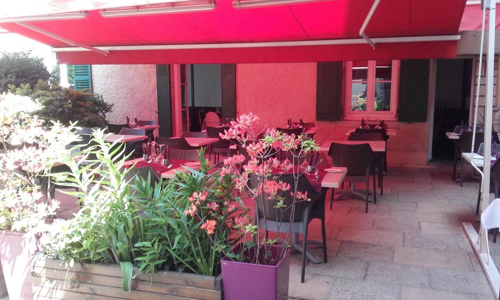 Logis Hotel-Restaurant Le Chene Vert Saint-Pourcain-sur-Sioule Exterior photo
